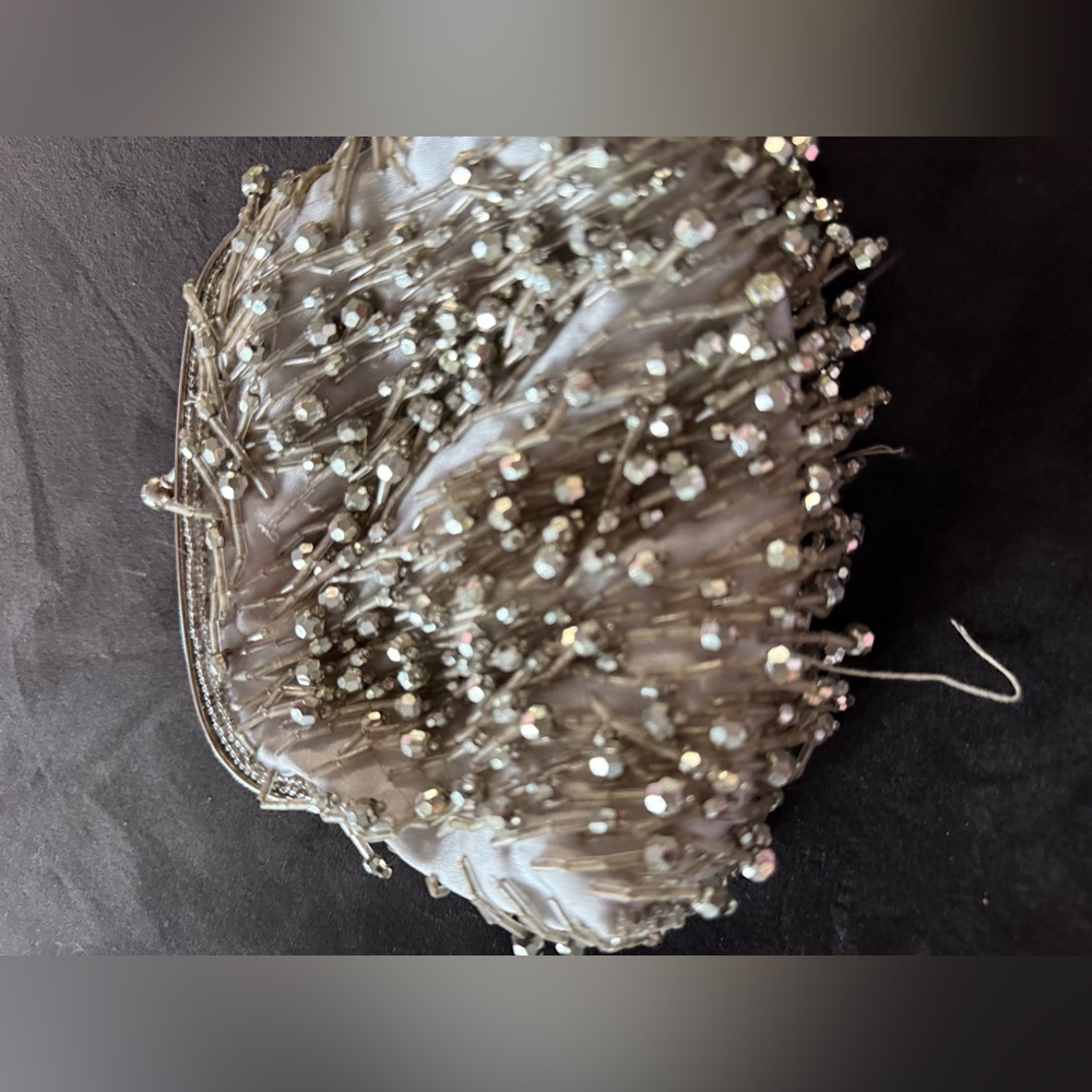 Elegant Beaded Evening Clutch - Picture 4 of 6